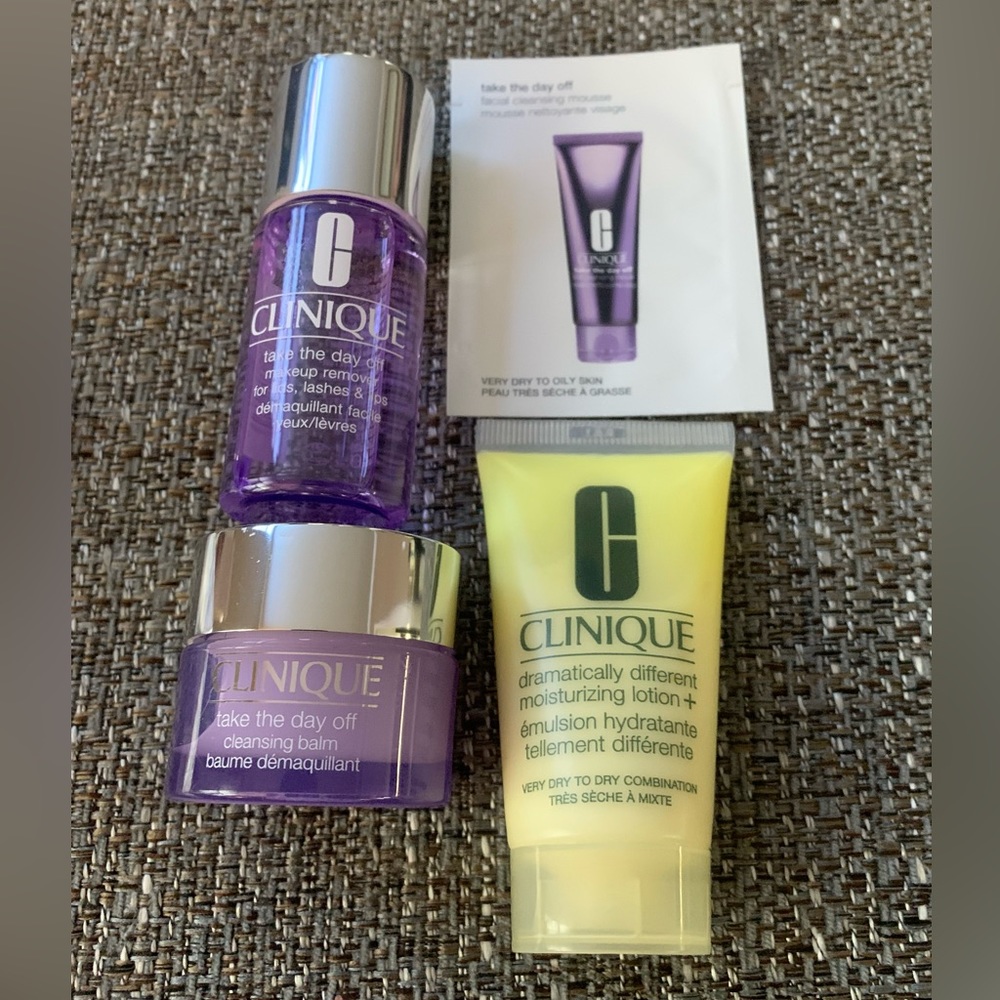 ✨Host Pick✨ Clinique makeup remover and moisturizer 4pc set